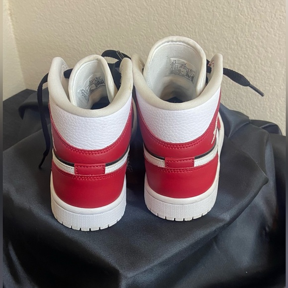 Jordan 1-Red/Blk/Wht - Picture 5 of 7